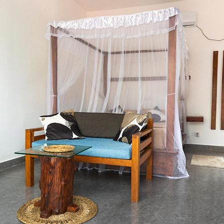 Bed and Breakfast Srimany Mirissa Exterior foto